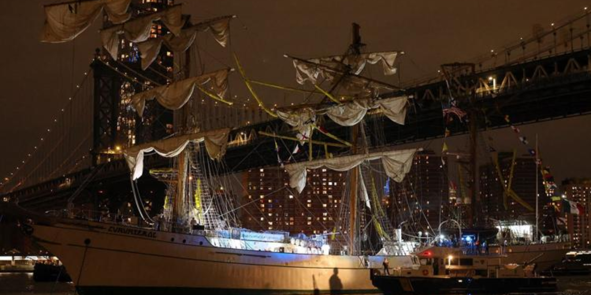 Mexican Navy Ship Crashes Into Brooklyn Bridge: Two Dead, Dozens Injured