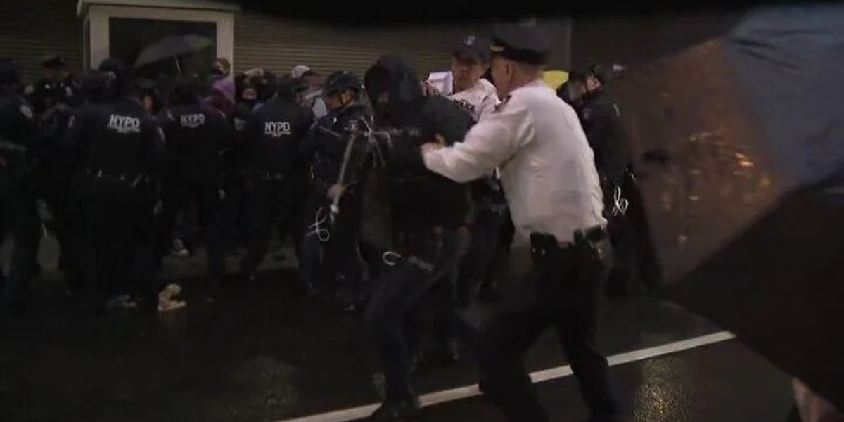 Nearly 2 Dozen Arrested in Protests Outside Lower Manhattan Immigration Court