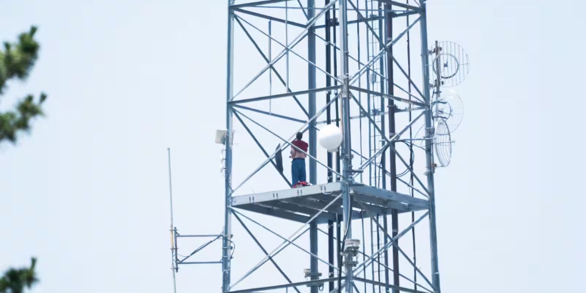 60-Hour Barricade Ends in Tragedy as Man Jumps from D.C. Tower