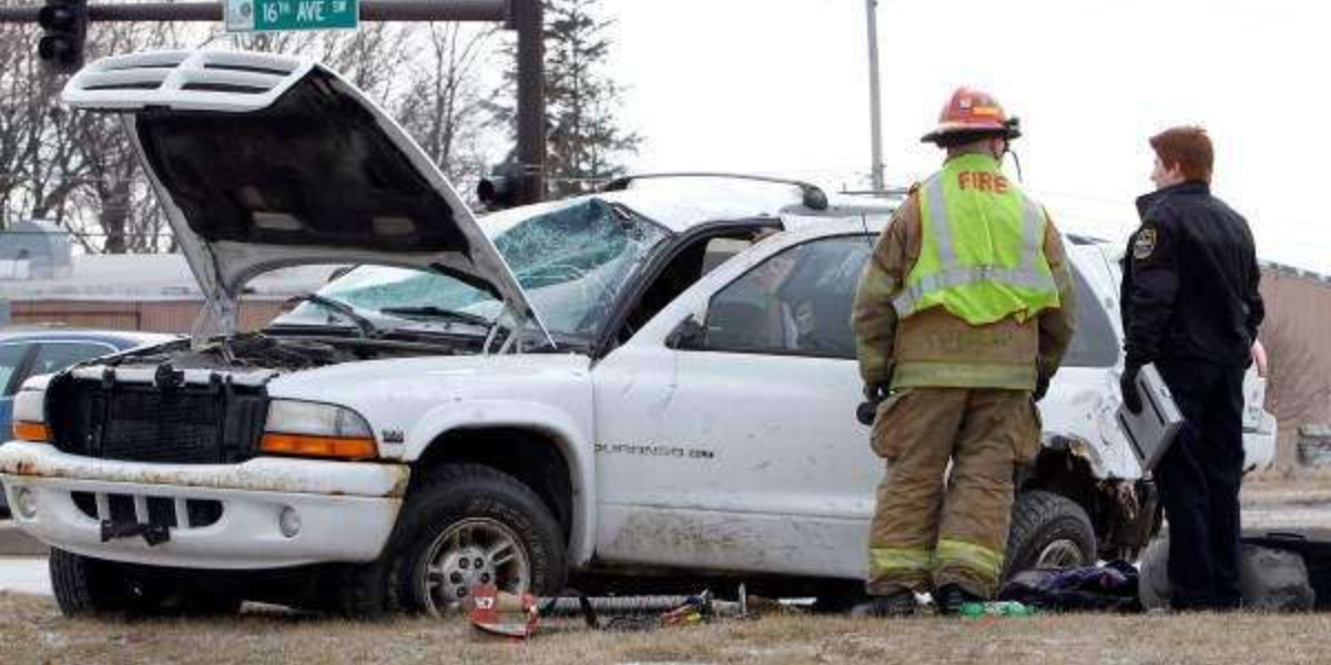 Dramatic High-Speed Pursuit in Cedar Falls Culminates in Violent Crash