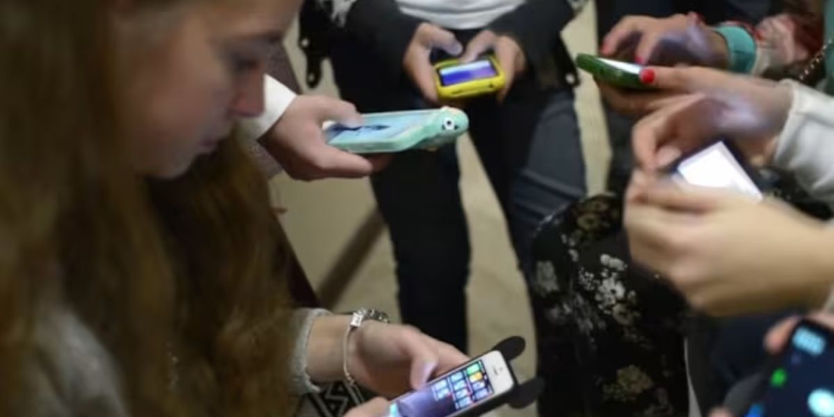 Florida Schools Ban Phones for Entire Day New Policy Starts July 1