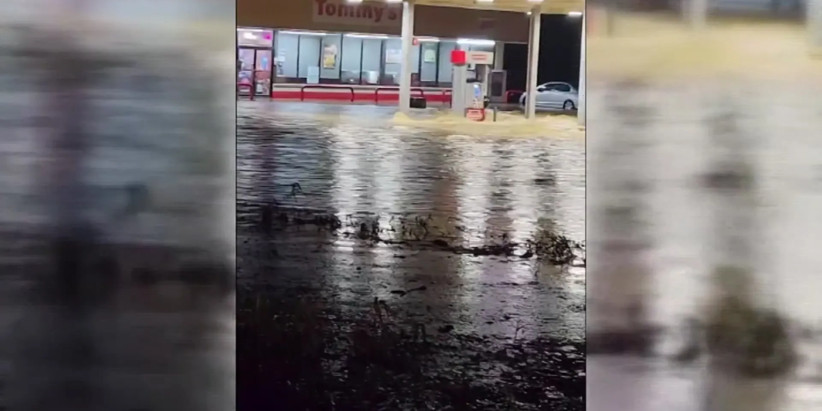 Santo Struggles to Recover After Flash Floods Sweep Through, Families Rescued Overnight