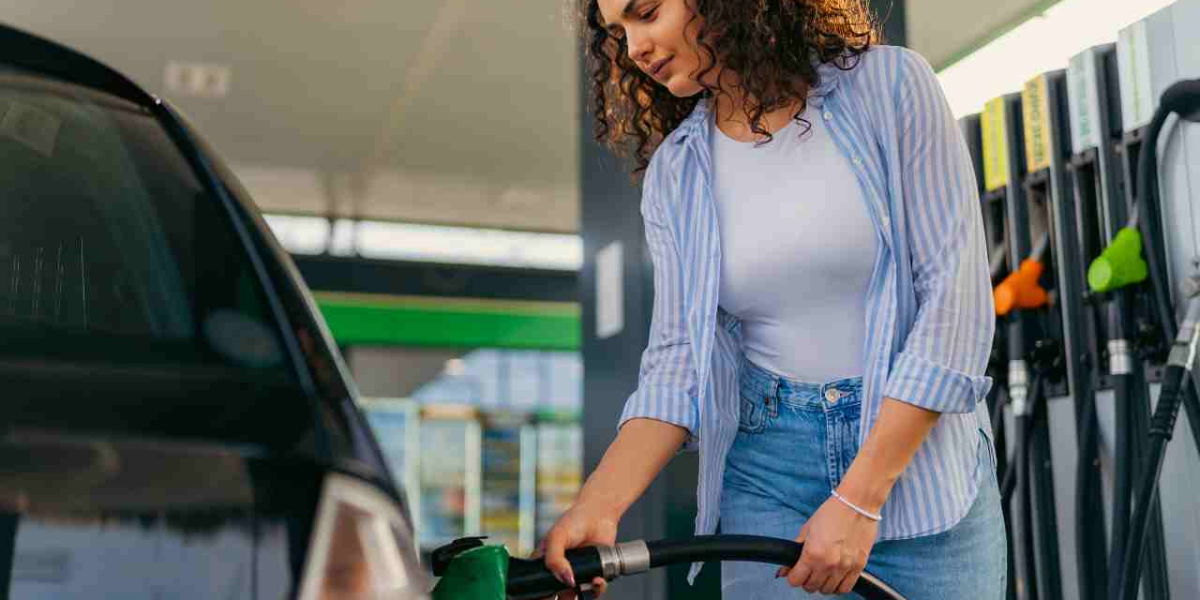 Nationwide Gas Hits 4-Year Low at Around $3.16, But California and Hawaii Remain Sky-High