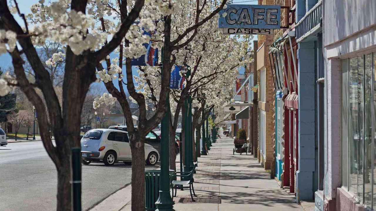 10 Adorable Utah Small Towns Tourists Rarely Visit But Should