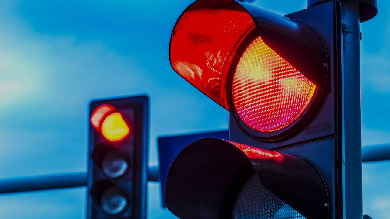 Alaska Traffic Law 2025: What Drivers Need to Know About the New Right Turn on Red Rule