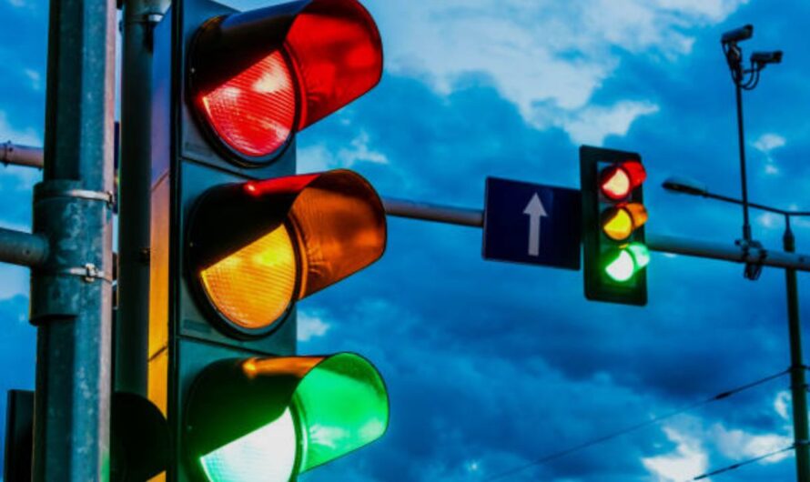 Rhode Island Right Turn on Red Law 2025: Updated Rules, Fines, and Safety Guidelines