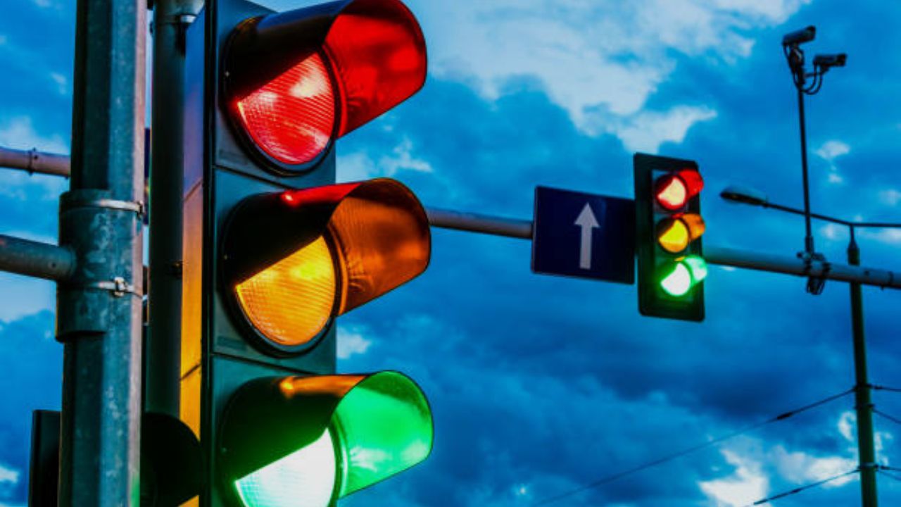 Rhode Island Right Turn on Red Law 2025 Updated Rules, Fines, and Safety Guidelines