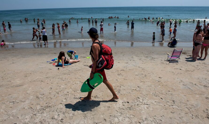 Teen Drowns at Hampton Beach, New Hampshire Amid Strong Rip Currents