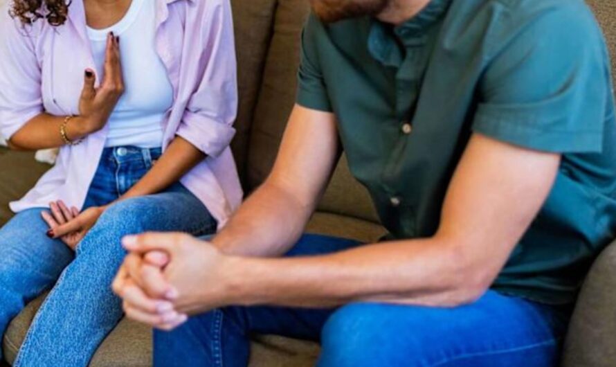 Boyfriend Frustrated as Girlfriend Refuses to Leave Comfort Zone and Move Abroad