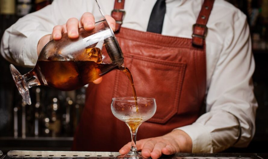 Chicago Woman Sparks Debate With Viral Video of Bartender Using ‘3-Sink’ Cleaning Method