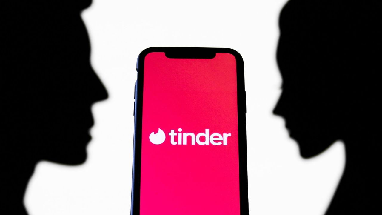 Texas Husband Calls Pregnant Wife “Fat” and Uses Wedding Photos on Tinder, Sparking Viral Outrage