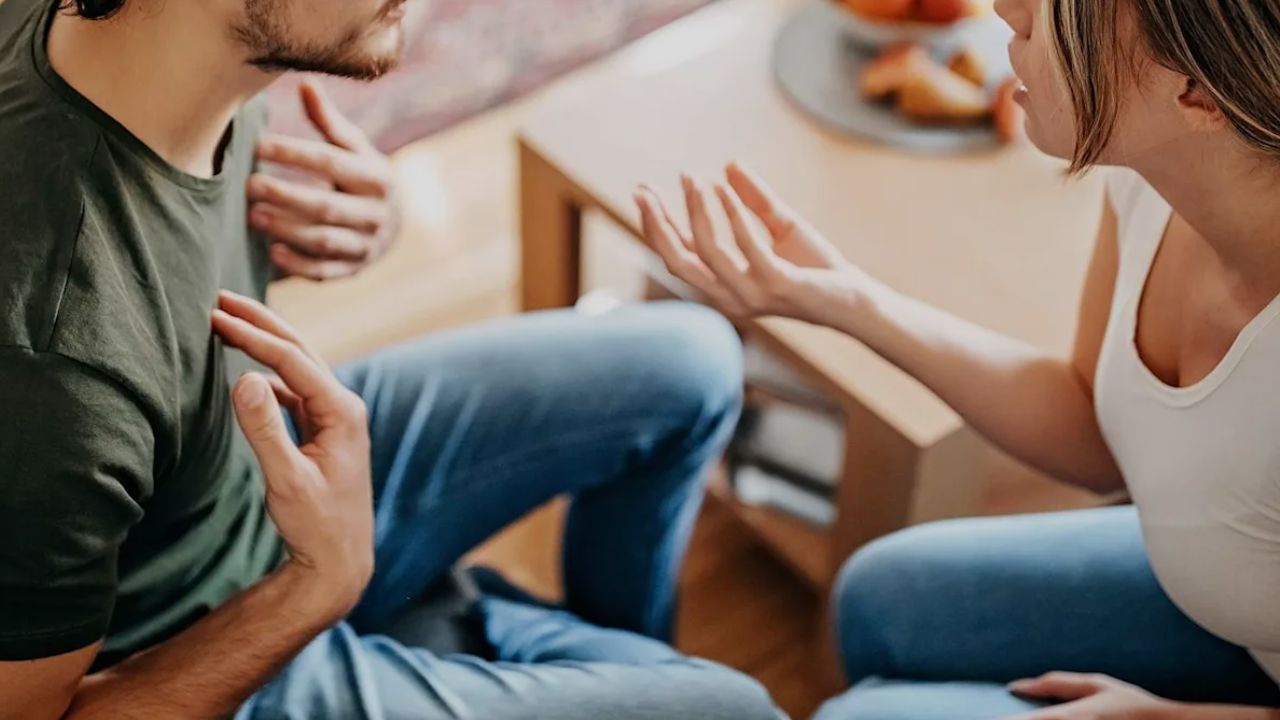 Wife Refuses to Pick Up Husband’s Trash Spark Online Debate Over Household Responsibilities