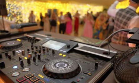 DJ Plays Only 'Glee' Cover Songs at Wedding, Leaving Grooms and Guests Baffled