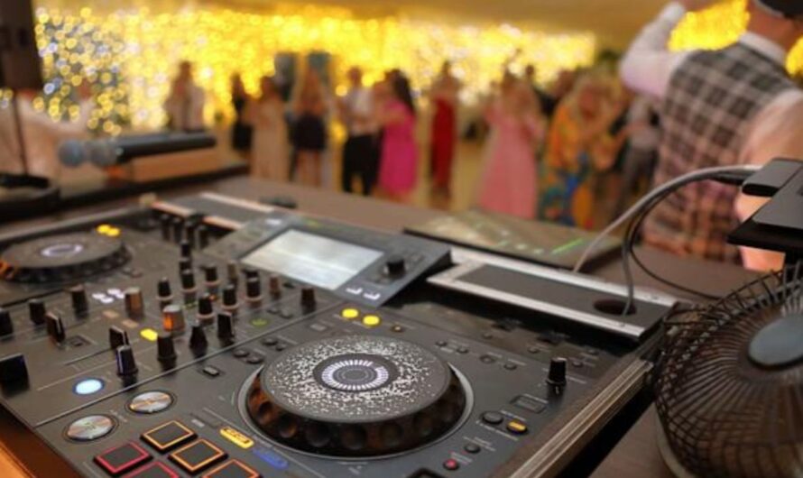 DJ Plays Only ‘Glee’ Cover Songs at Wedding, Leaving Grooms and Guests Baffled