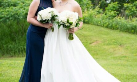 Daughter Excludes Stepmom from Wedding, Stands Firm Amid Family Pressure