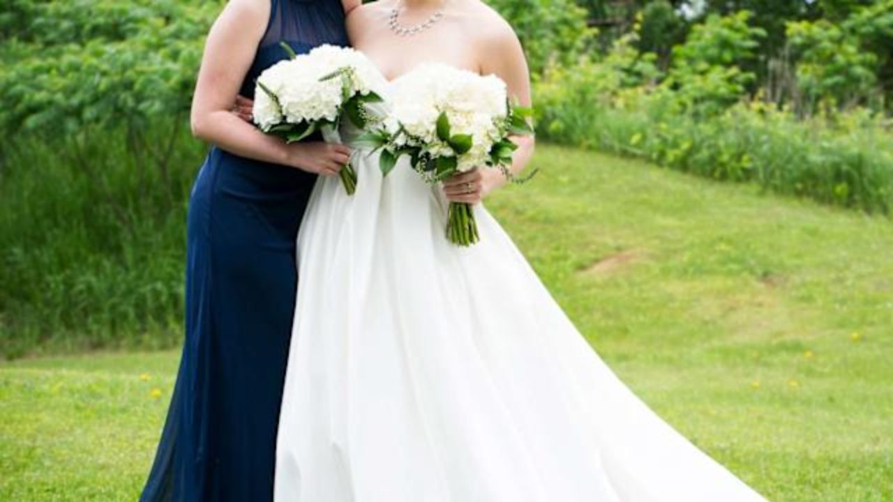Daughter Excludes Stepmom from Wedding, Stands Firm Amid Family Pressure