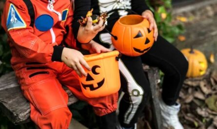 Halloween Chaos Chicago Police Arrest Three During Children’s Costume Parade