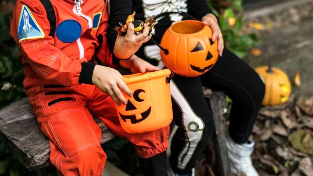 Halloween Chaos Chicago Police Arrest Three During Children’s Costume Parade