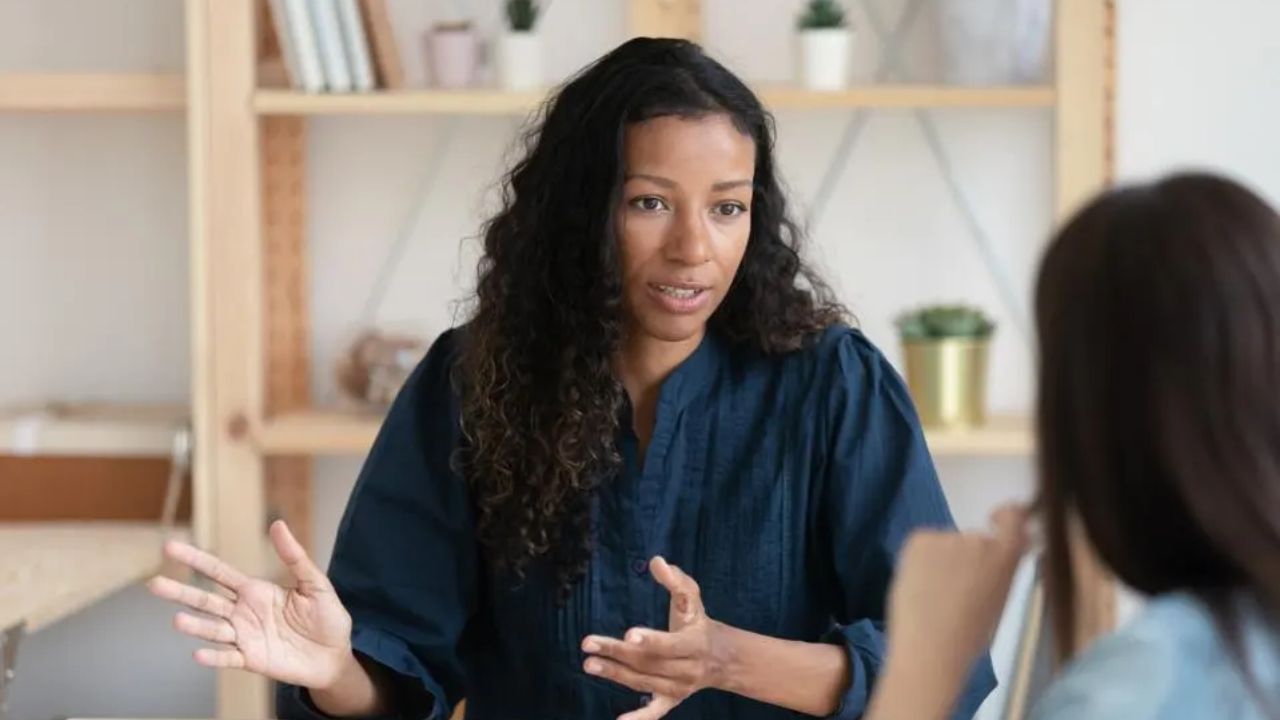 Woman Sets Boundaries After Colleague Pressures Her to Date Son A Story of Workplace Respect and Personal Choice