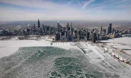 Chicago to See Early Flurries Tuesday, Then a Warming Trend This Week