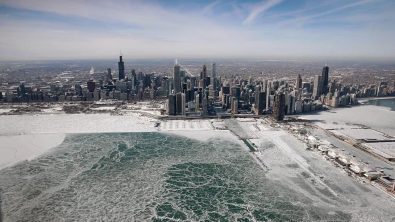 Chicago to See Early Flurries Tuesday, Then a Warming Trend This Week