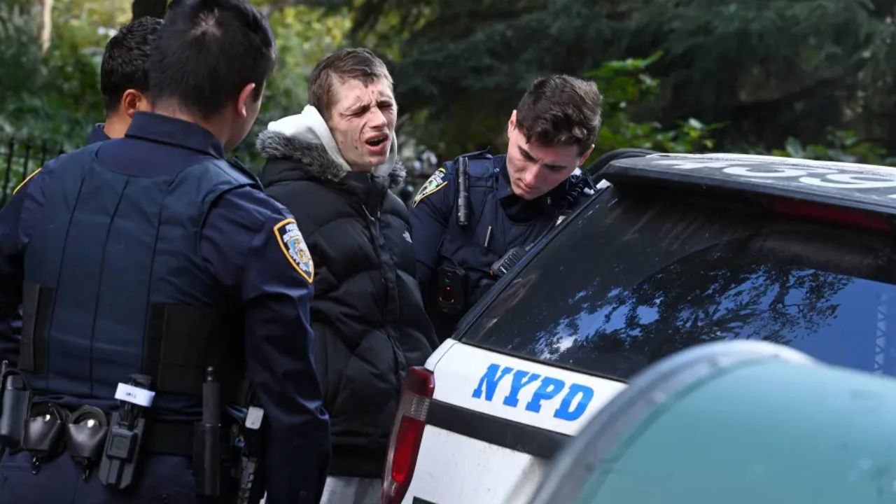 From Small-Time Weed Dealers to Deadly Gang Turf War The Dark Drug Trade in Washington Square Park