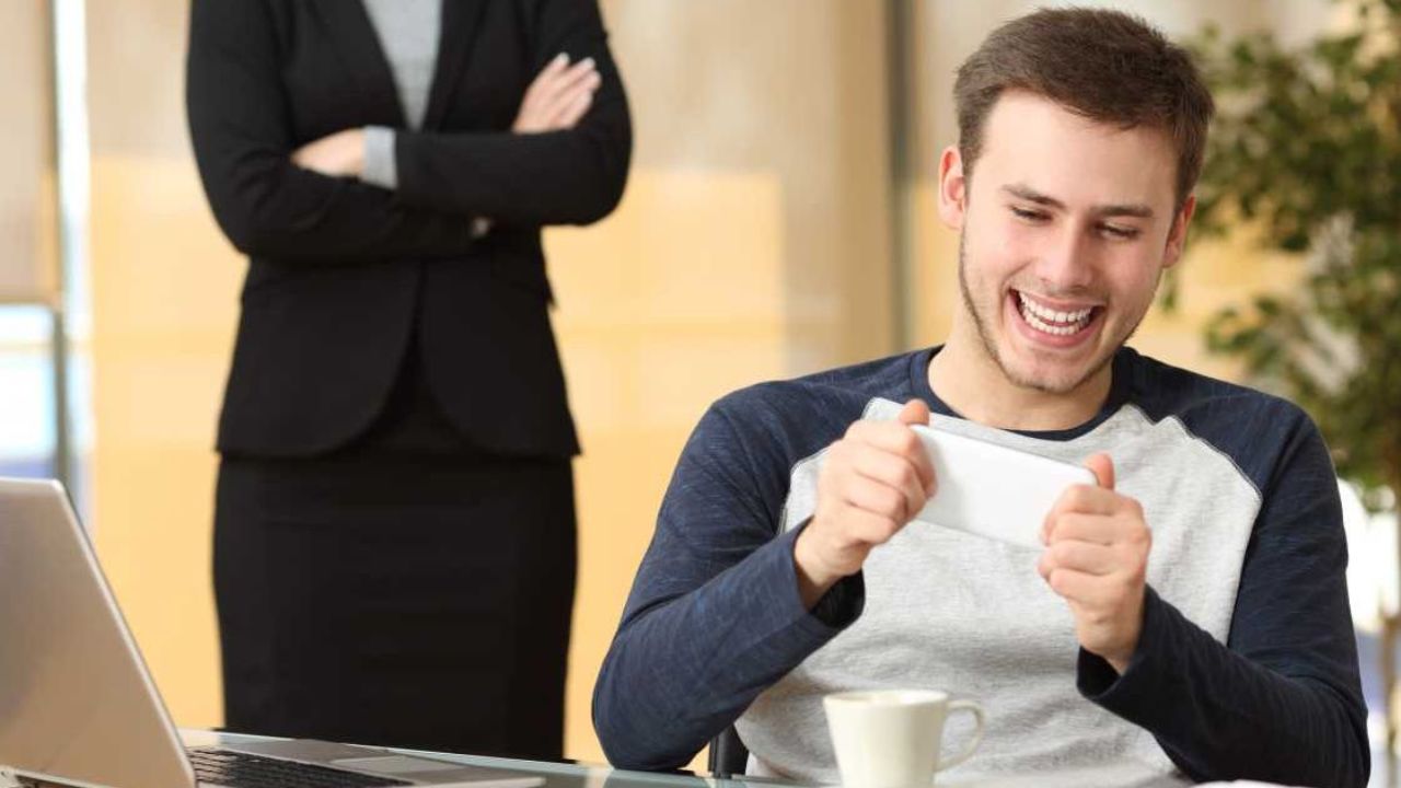 High Schooler Frustrated by Cut Hours Leaves Job and Finds New One