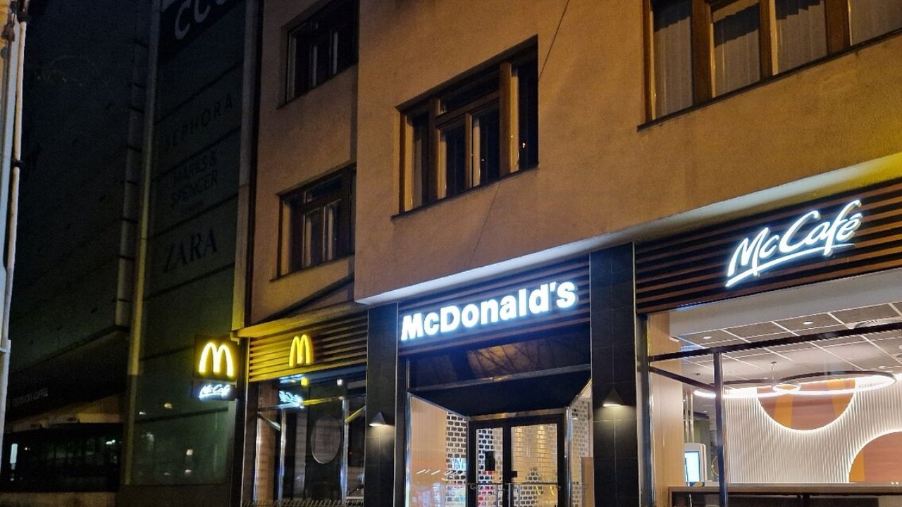 Hilarious Arkansas McDonald's Worker Goes Viral with Unforgettable Drive-Thru Experience