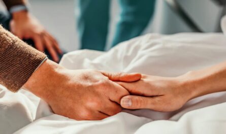 Injured Girlfriend Faces Shocking Neglect as Boyfriend Prioritizes Shower Over Hospital Trip