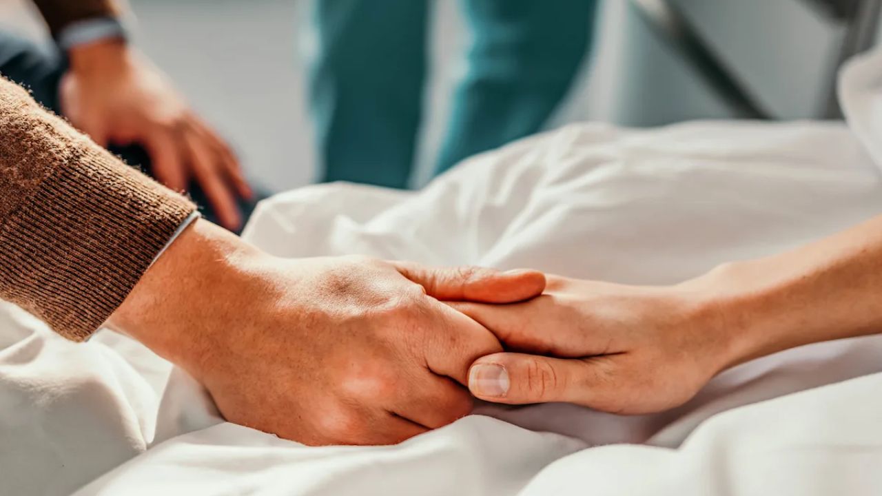 Injured Girlfriend Faces Shocking Neglect as Boyfriend Prioritizes Shower Over Hospital Trip