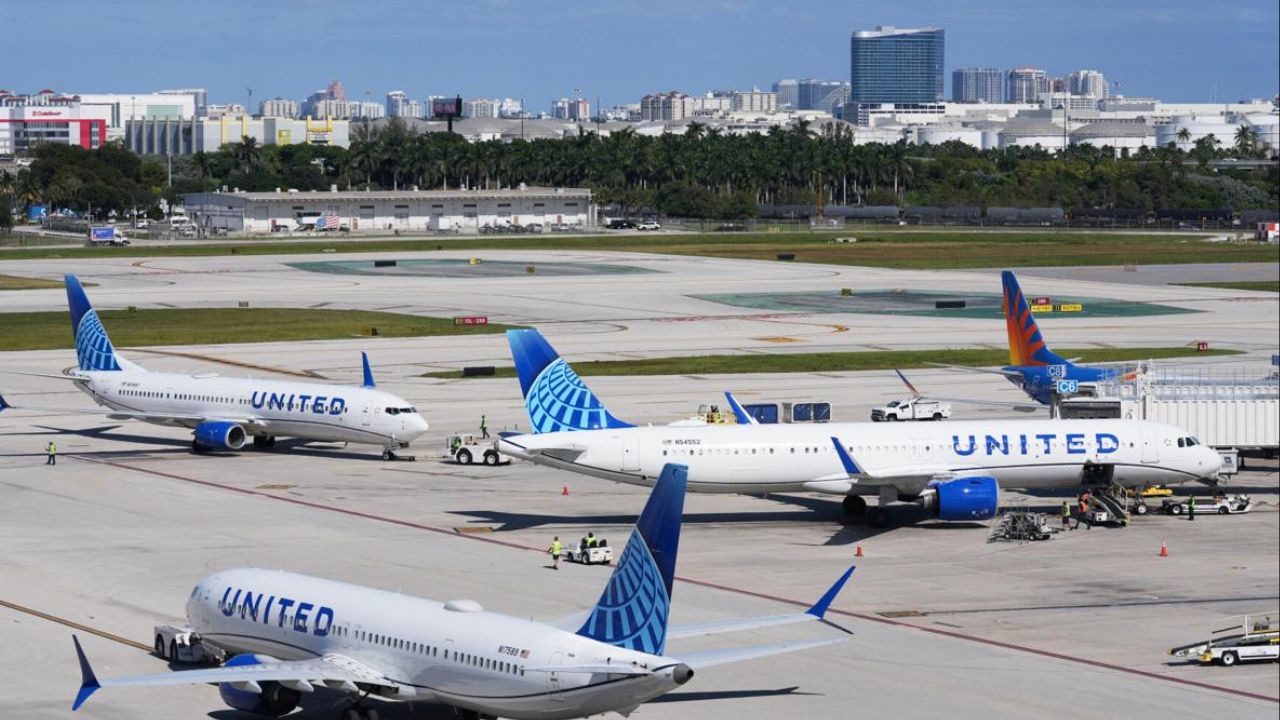 Nearly 800 Air Traffic Controllers with Perfect Attendance to Receive $10K Bonuses for Shutdown Service