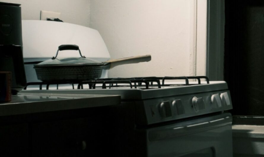 Night Owl Brother Sparks Noise Dispute With Early Riser Sibling Over 4AM Snack Routine