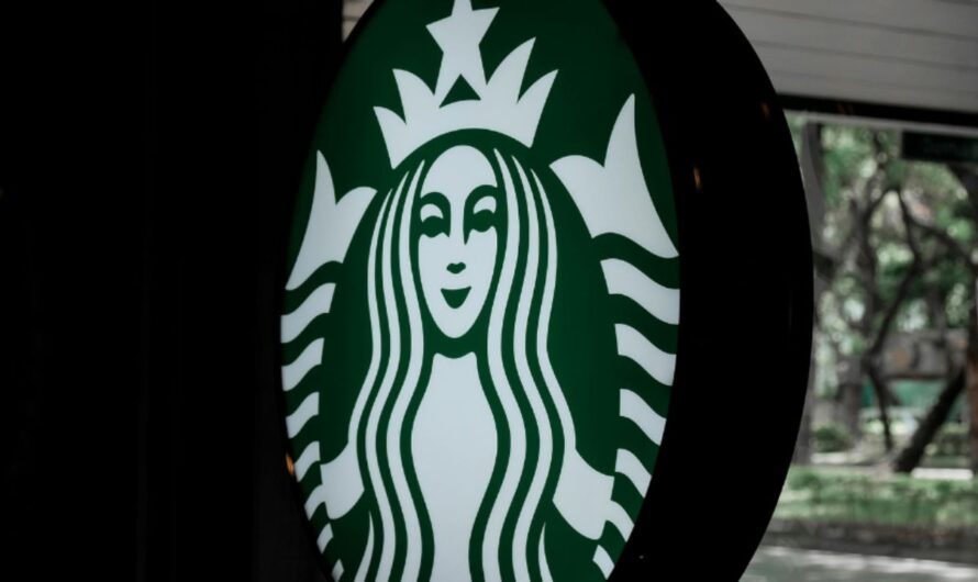 Nursing Mom Left Shocked After Stranger Mistakes Her for Starbucks Worker and Demands Coffee