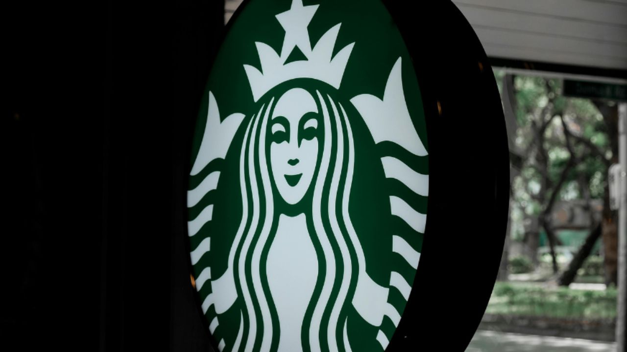 Nursing Mom Left Shocked After Stranger Mistakes Her for Starbucks Worker and Demands Coffee