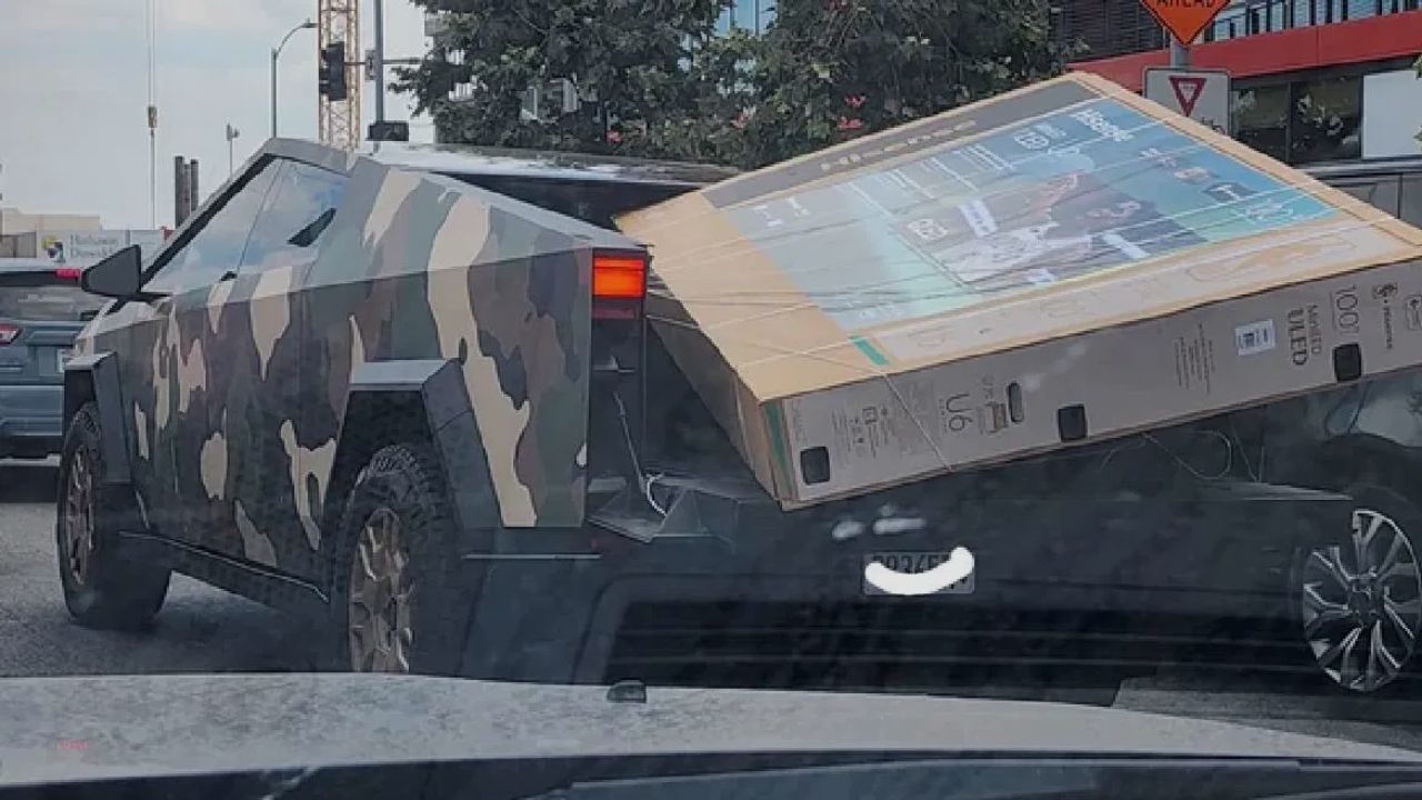 Los Angeles Driver’s Risky TV Transport Sparks Safety Concerns and Social Media Buzz