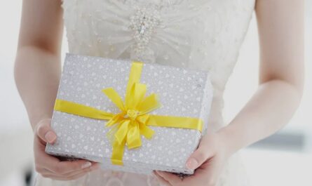 Woman Upset Over Husband's $300 Wedding Gift to Uninvited Co-Worker Sparks Debate on Gift Etiquette