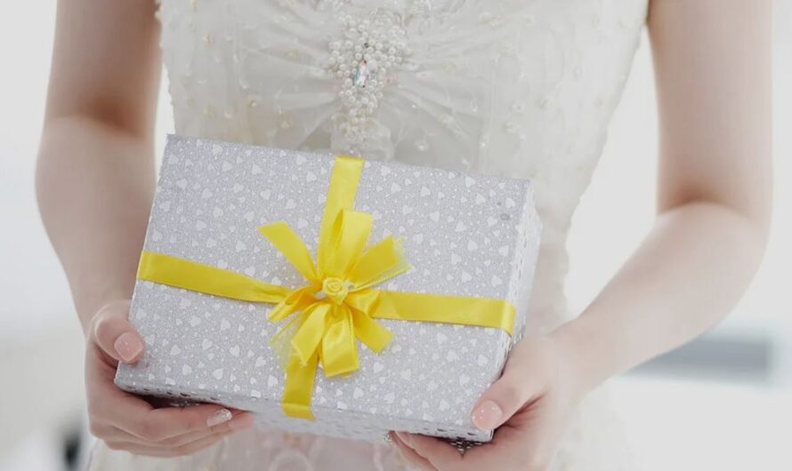 Woman Upset Over Husband’s $300 Wedding Gift to Uninvited Co-Worker Sparks Debate on Gift Etiquette