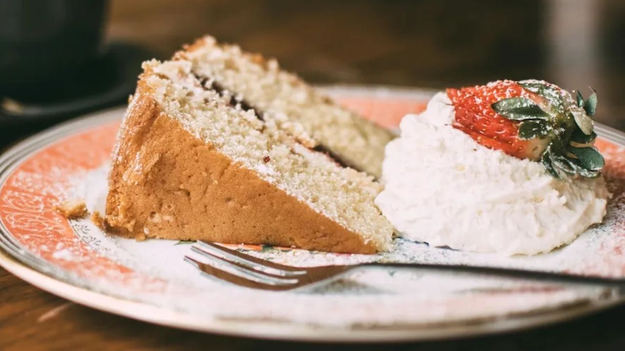 Younger Sister Bakes Birthday Cake for Brother, Faces Unexpected Backlash and Family Drama