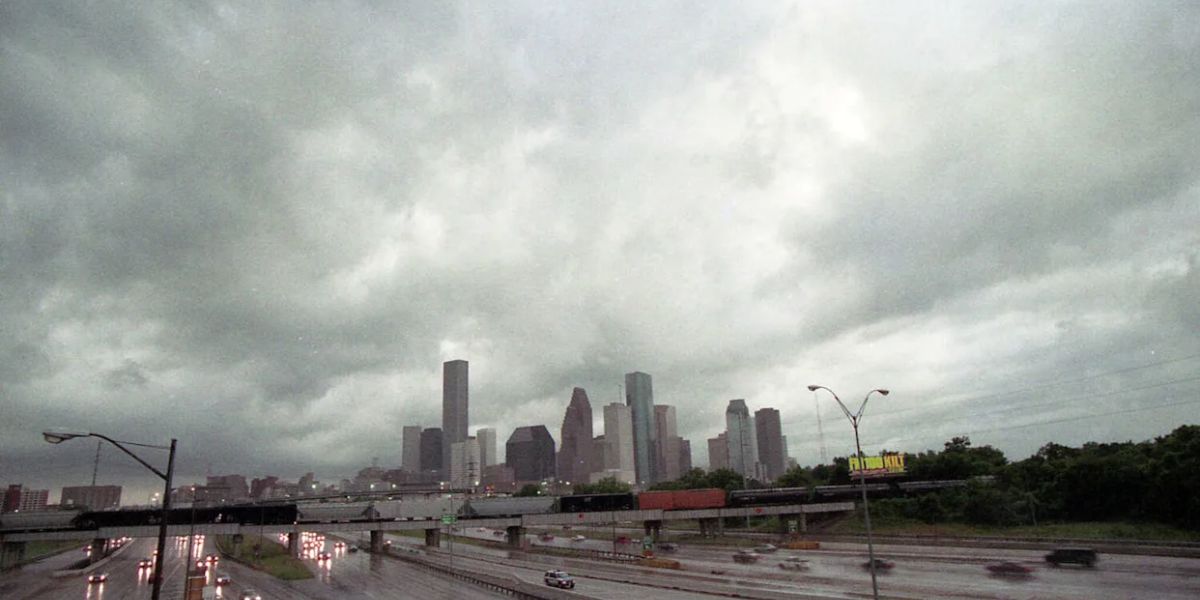 Houston Braces for Short-Lived Cold Snap Amid Fog, Rain, and Seasonal Temperature Swings (1)