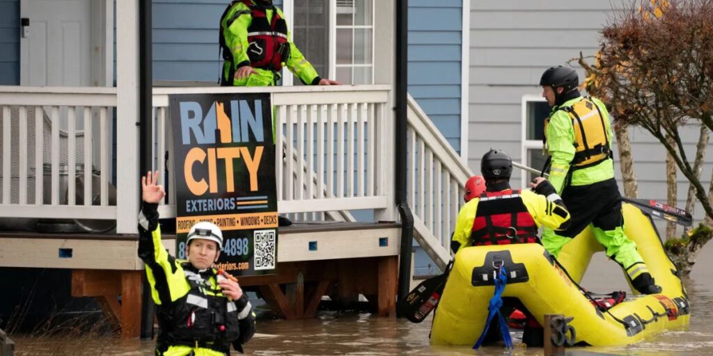 Record Flooding Forces Thousands to Evacuate Across Western and Central Washington (1)